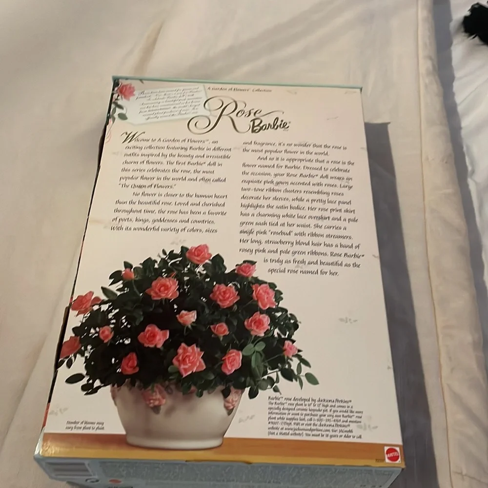 Collector Edition Rose Barbie 1998 - Picture 2 of 5